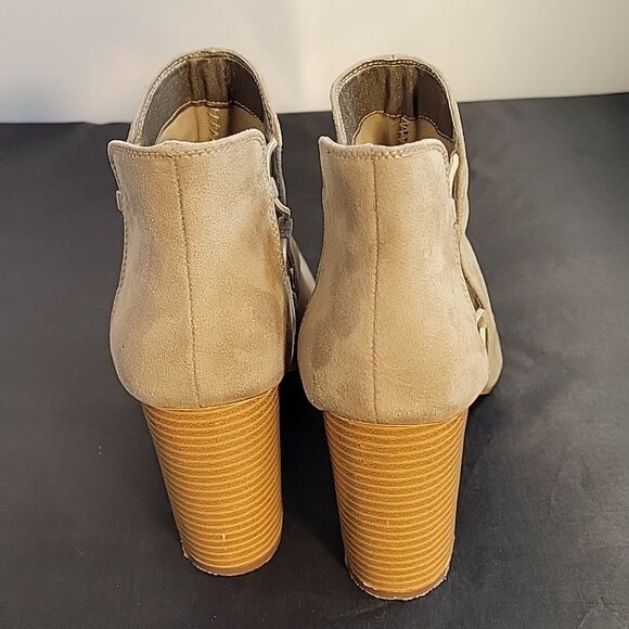 MADDEN GIRL BLOCK HEEL OPEN TOE RAVIN BOOTIE - Picture 8 of 15